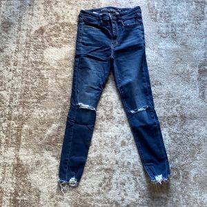 AE skinny distressed denim size 6 short